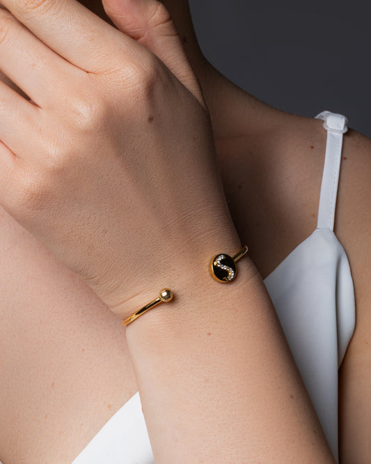 18K open gold bracelet studded with lab diamond