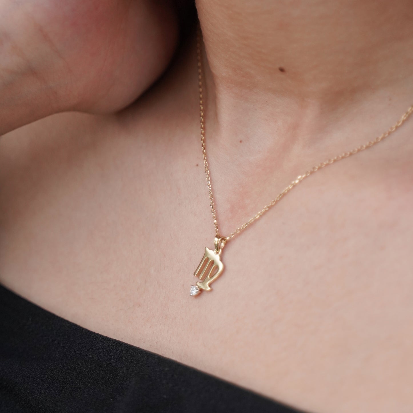 Jalalah Necklace with diamonda on top