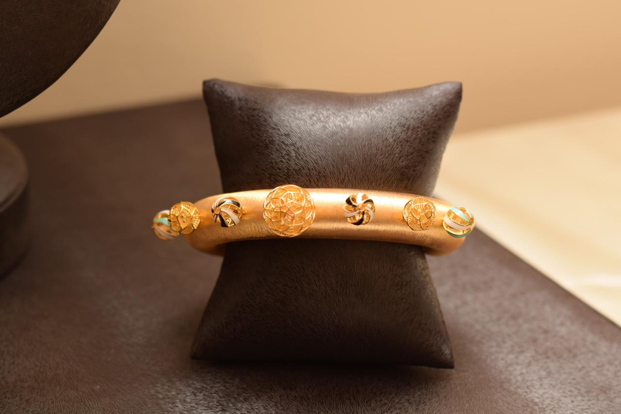 Botanical Relief Collar Set