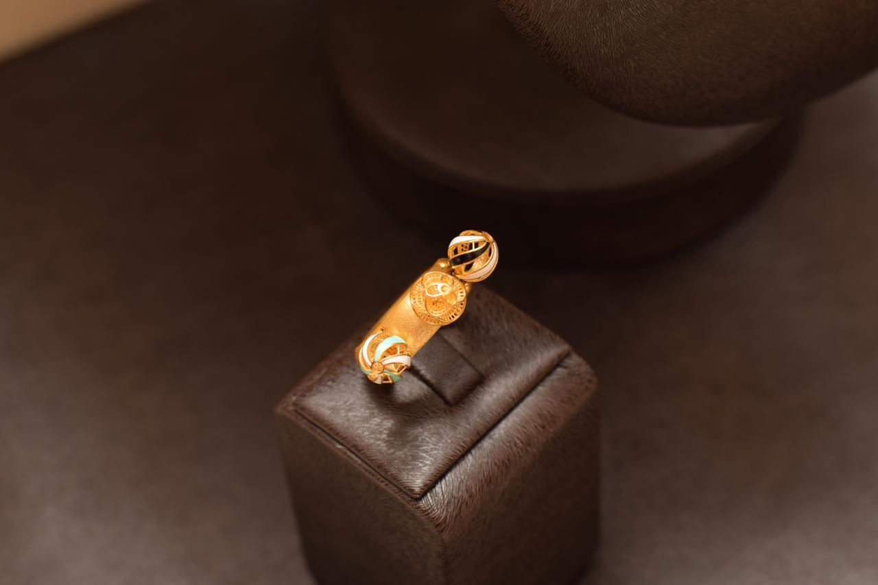 Botanical Relief Collar Set