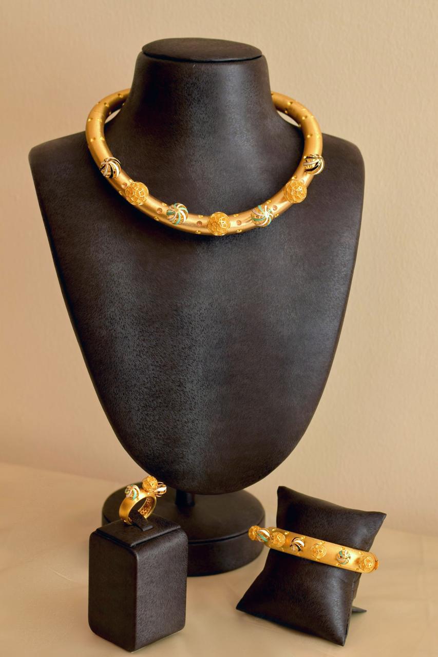 Botanical Relief Collar Set