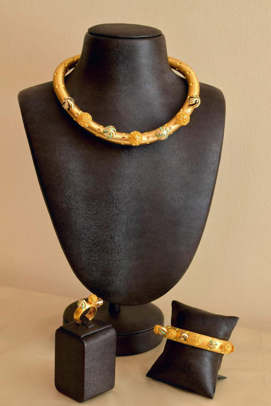 Botanical Relief Collar Set